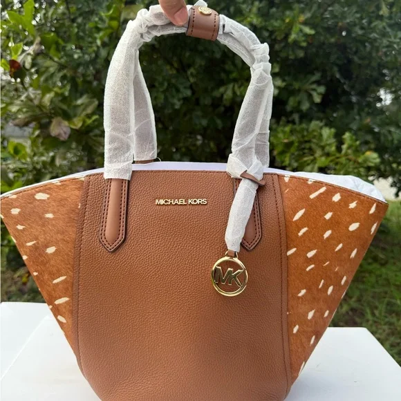 バッグ Supreme Leather Shoulder Bag \"Black\" Michael Kors Black Multi Pratt Bucket Bag and Continental Wallet